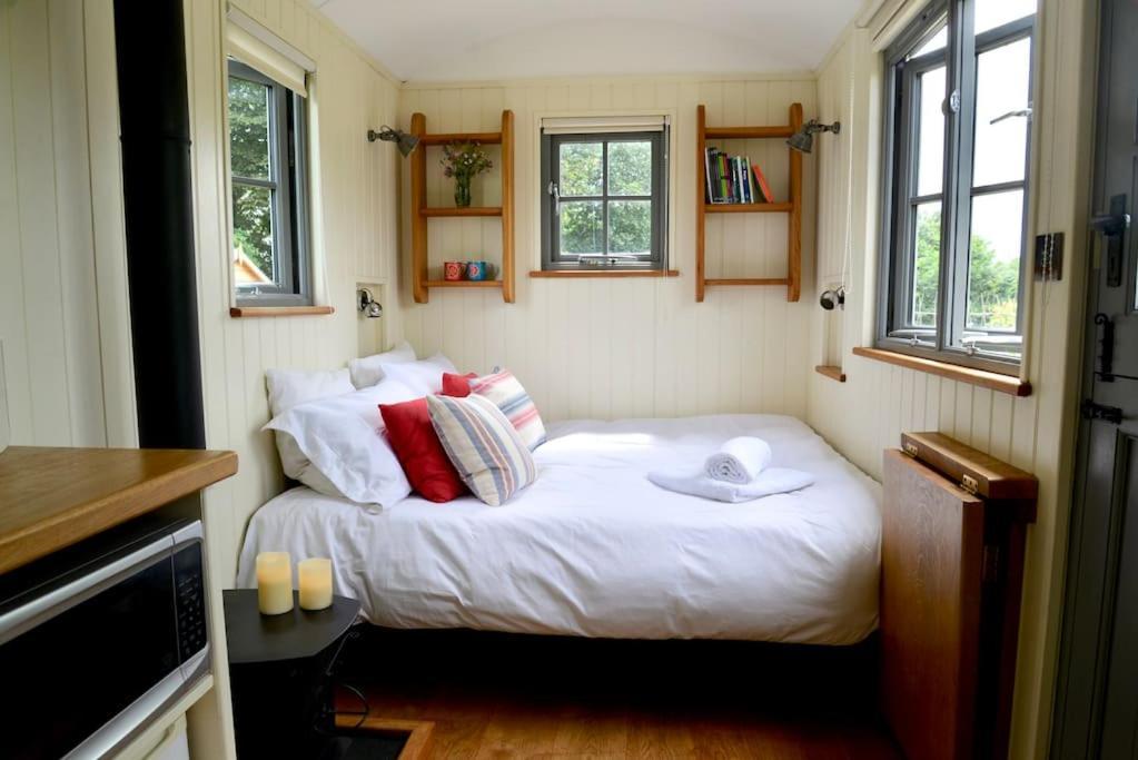 The Shepherd'S Hut @ Chichester Cottage Eksteriør bilde