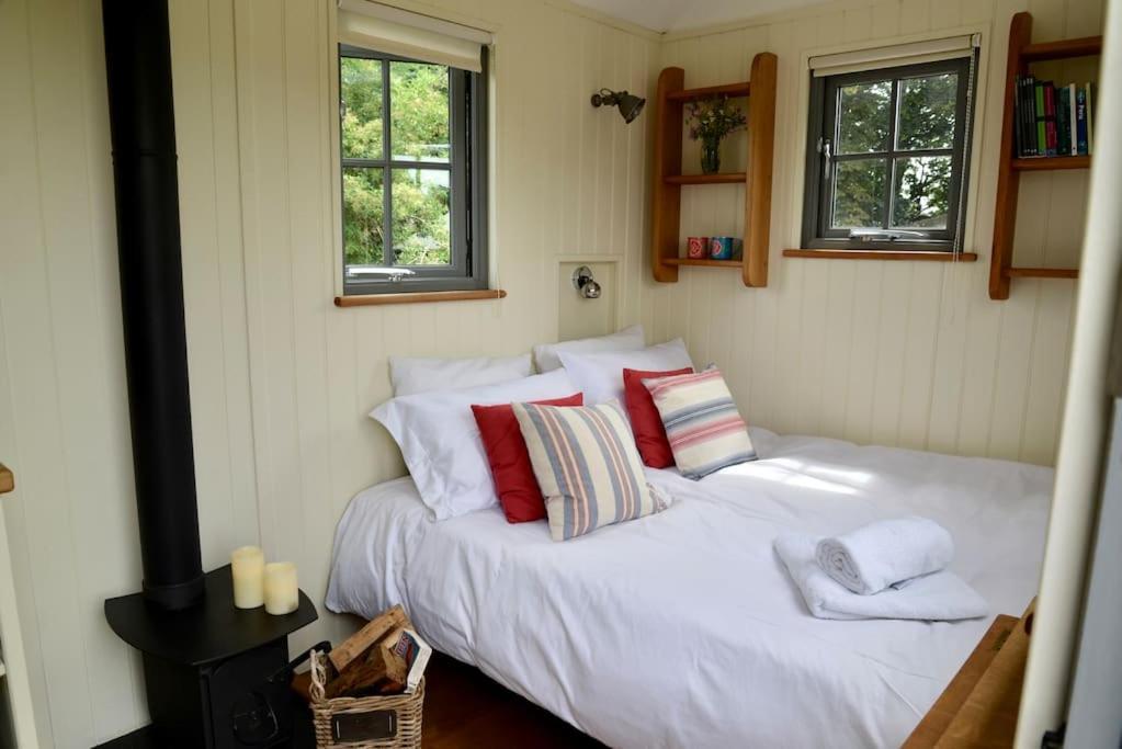 The Shepherd'S Hut @ Chichester Cottage Eksteriør bilde