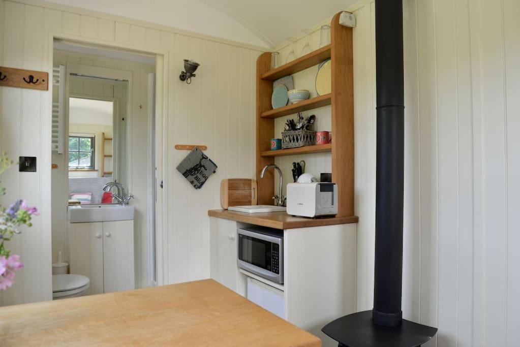 The Shepherd'S Hut @ Chichester Cottage Eksteriør bilde
