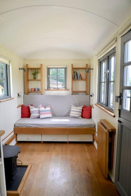 The Shepherd'S Hut @ Chichester Cottage Eksteriør bilde